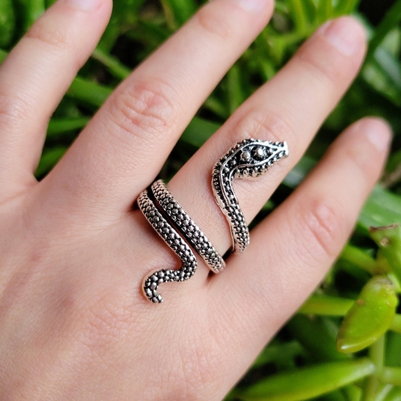New Classic Silver Snake Ring - Picture 3 of 8